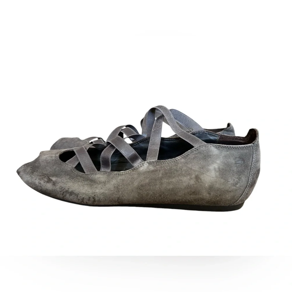 Donald J.‎ Pliner gray suede, strappy, flats. Size 8.5